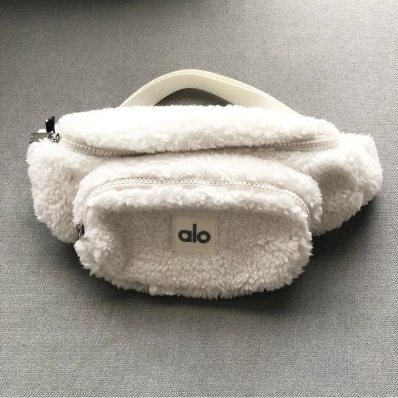 Alo Yoga Sherpa Explorer Fanny Pack Ivory - Picture 3 of 12